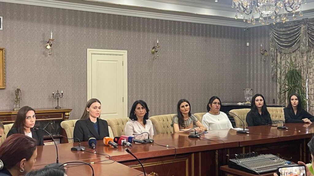 საგარეჯოში 14 წლის გოგოს მკვლელობის საქმეს აზერბაიჯანული თემის წარმომადგენელი ქალები გამოეხმაურნენ