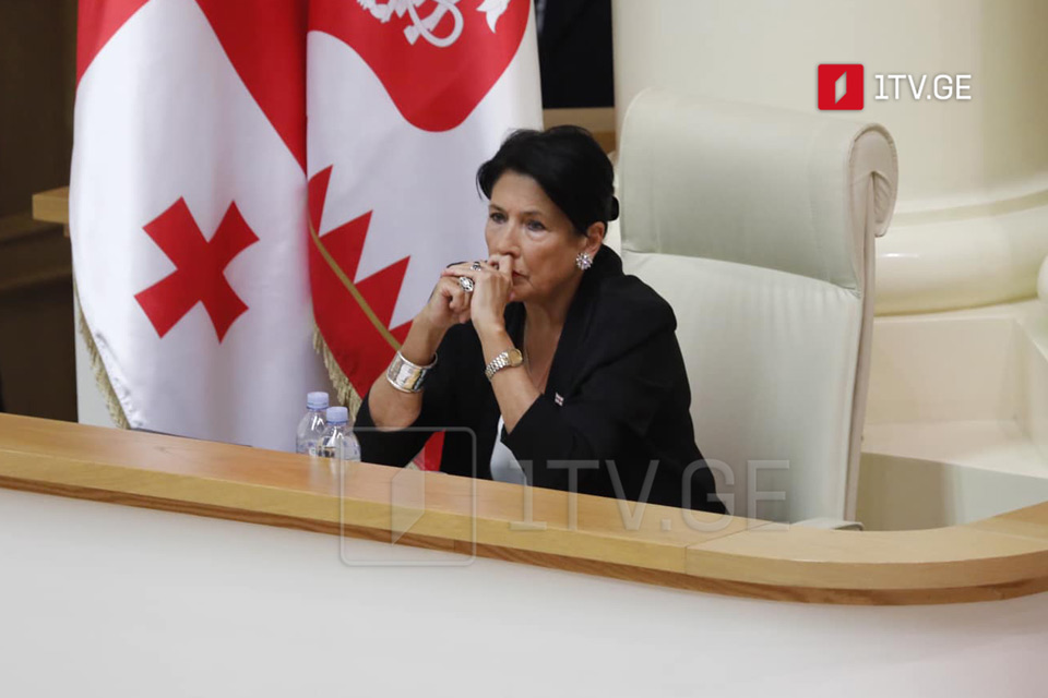 კანდიდატის სტატუსი და პრეზიდენტის პოლიტიკური გეგმები