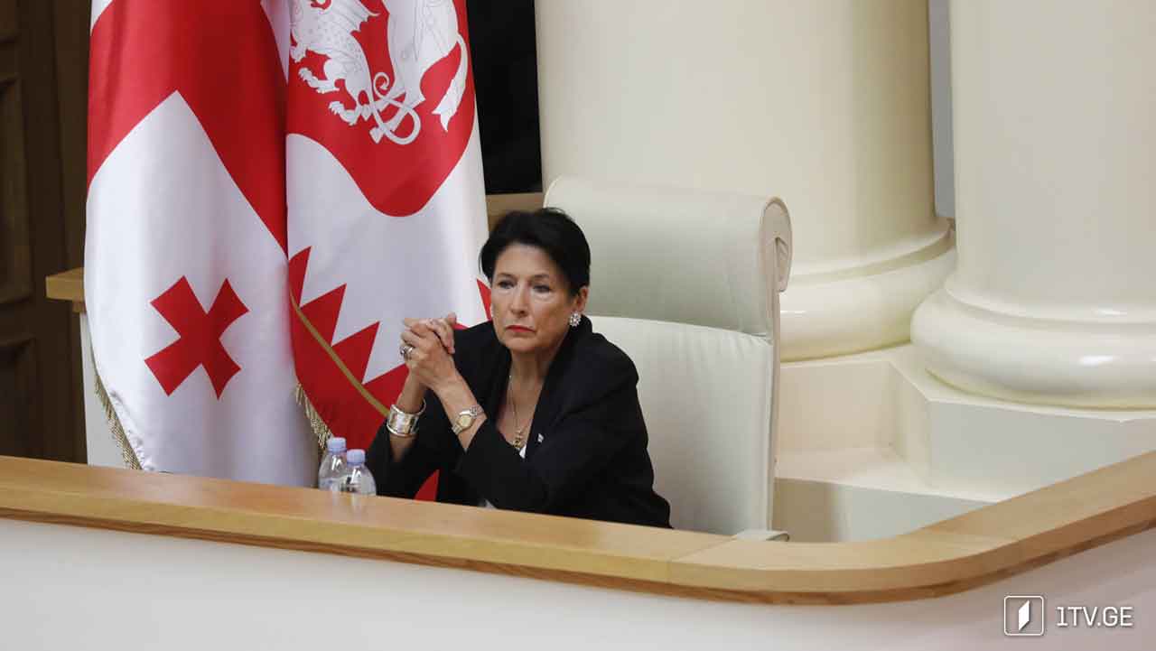 დარღვეული კონსტიტუცია და იმპიჩმენტის პროცედურა
