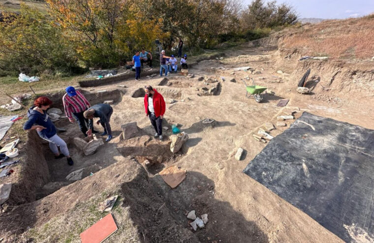 „ევროპის უნივერსიტეტის“ არქეოლოგიის პროგრამის სტუდენტები არქეოლოგიურ გათხრებში მონაწილეობენ