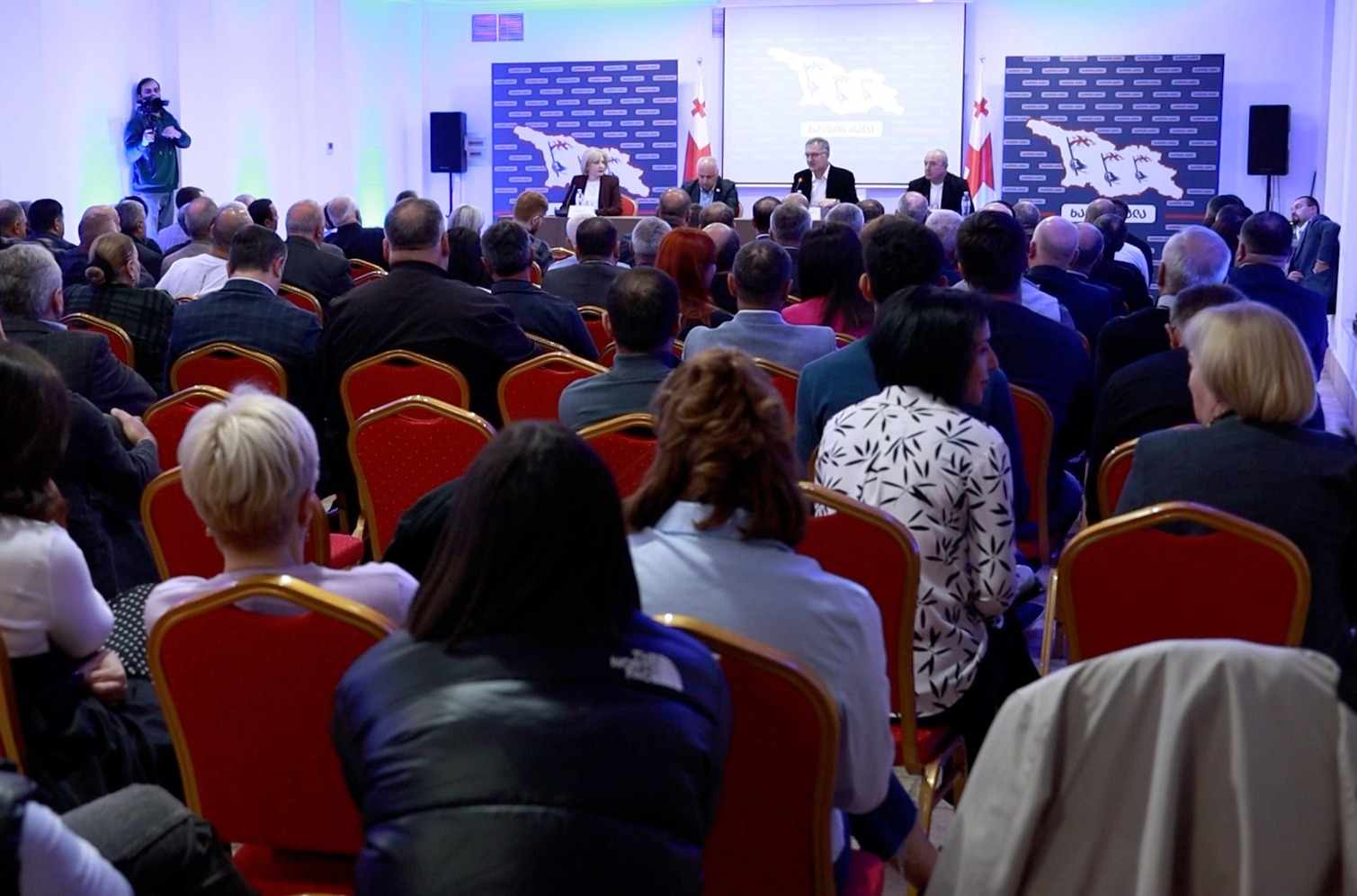 კაჭრეთში „ხალხის ძალის“ გასვლითი სხდომა გაიმართა