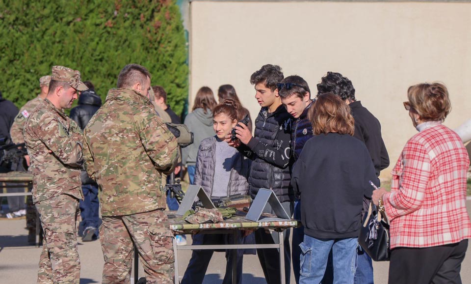 მე-4 ქვეით ბრიგადას სკოლების მოსწავლეები ესტუმრნენ