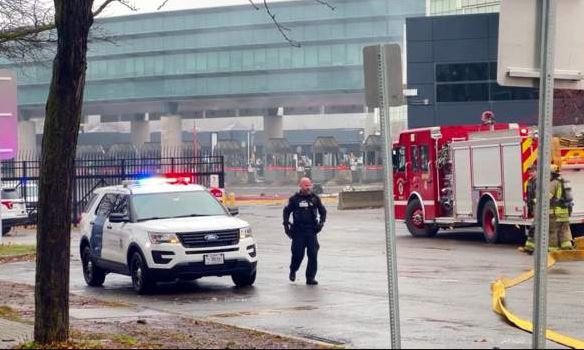 მედიის ცნობით, აშშ-ისა და კანადის დამაკავშირებელ ხიდზე მანქანის აფეთქების შედეგად ორი ადამიანი დაიღუპა