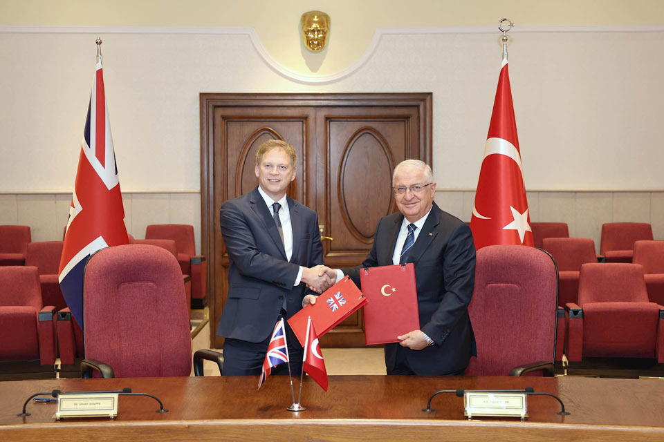 თურქეთისა და დიდი ბრიტანეთის თავდაცვის მინისტრებმა თავდაცვის სფეროში თანამშრომლობის შესახებ განცხადებას მოაწერეს ხელი