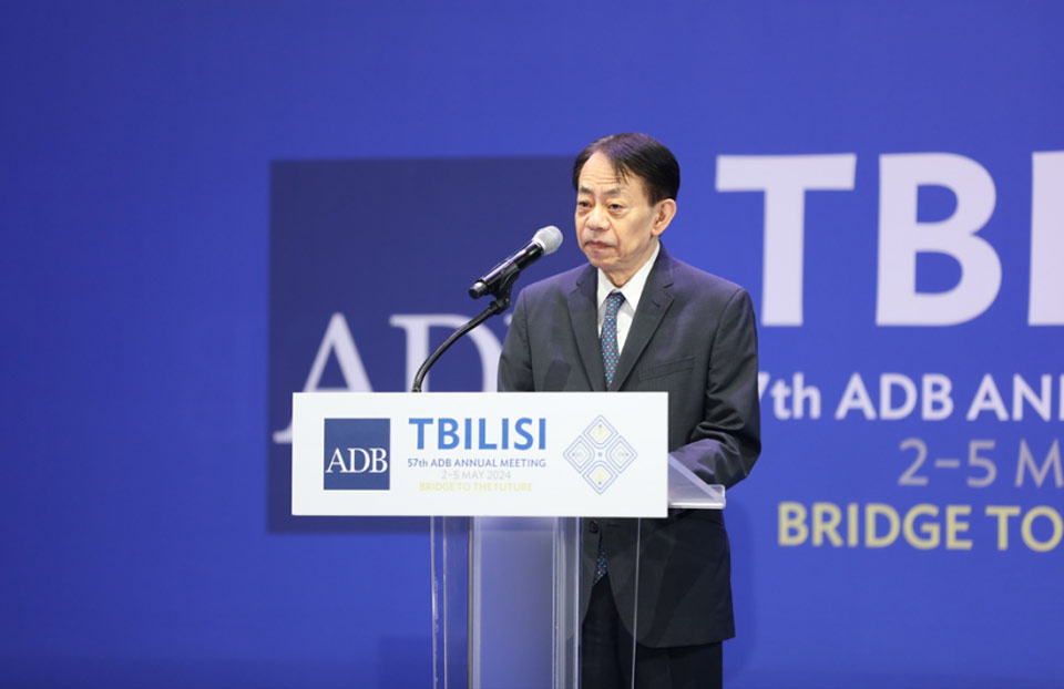 აზიის განვითარების ბანკის პრეზიდენტი - რეგიონი დგას განვითარების გადაუდებელი გამოწვევების წინაშე, ADB-ის მხარდაჭერა ცენტრალური აზიის ეკონომიკური თანამშრომლობის პროგრამისადმი ურყევი რჩება