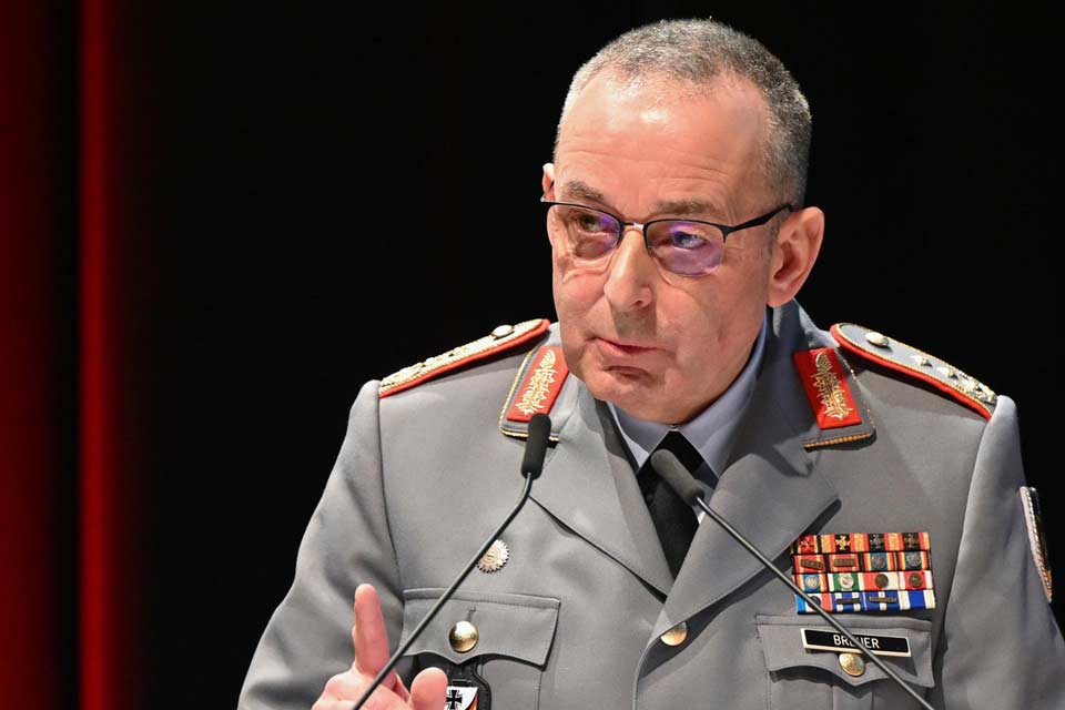 გერმანიის არმიის გენერალური ინსპექტორი - გერმანია უნდა მიეჩვიოს იმ აზრს, რომ ერთ დღეს, შესაძლოა, რუსეთთან თავდაცვითი ომი მოუწიოს