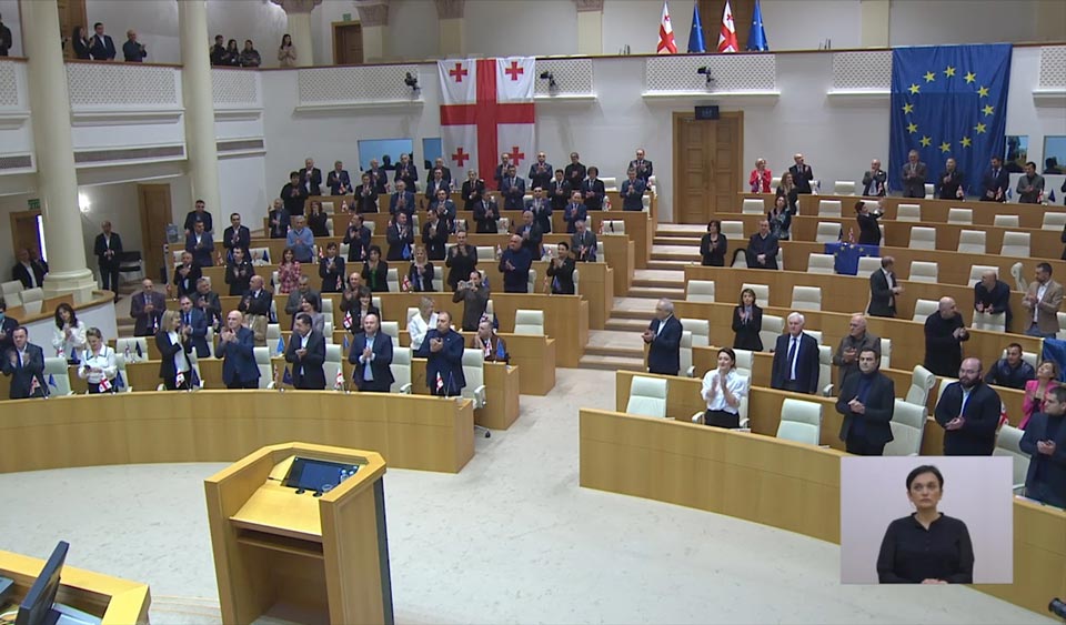 პარლამენტის დღევანდელი პლენარული სხდომა ევროპის ჰიმნით გაიხსნა [ვიდეო]
