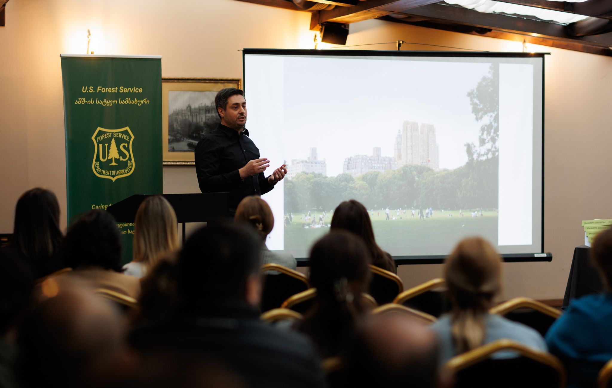საქართველოში ურბანული მეტყევეობის შესახებ სახელმძღვანელოს თარგმანი გამოიცა