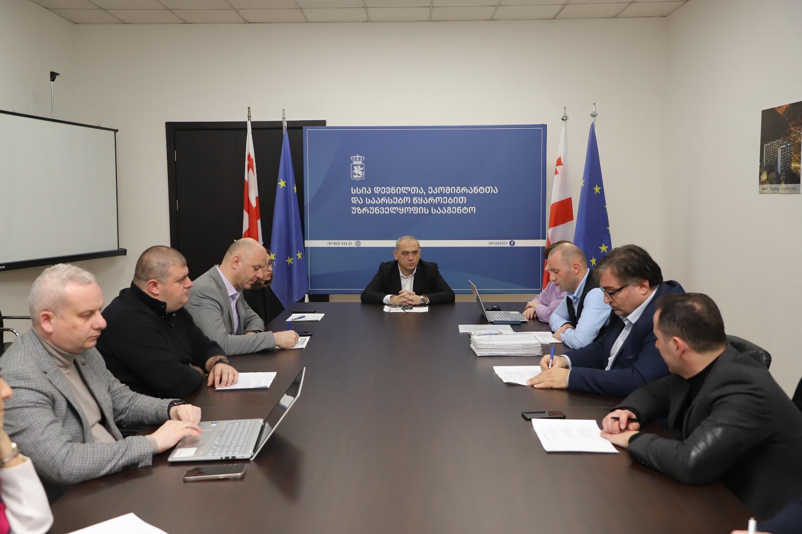 დევნილთა საკითხების შემსწავლელი კომისიის გადაწყვეტილებით, დევნილთა სააგენტო 100-მდე ოჯახს სოფლად სახლს შეუსყიდის