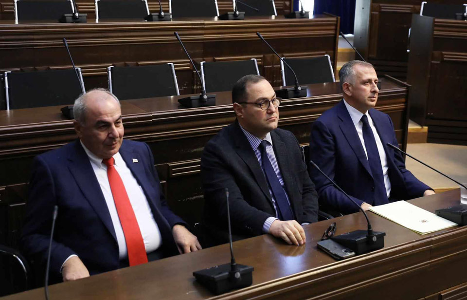 პარლამენტის საგარეო ურთიერთობათა კომიტეტზე აზერბაიჯანში, სომხეთსა და თურქეთში საქართველოს ელჩებს მოუსმინეს