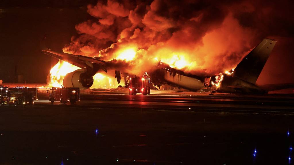 იაპონიაში, ჰანედას აეროპორტში ავიაკატასტროფის შედეგად, სანაპირო დაცვის თვითმფრინავში მყოფი ხუთი ადამიანია დაღუპული