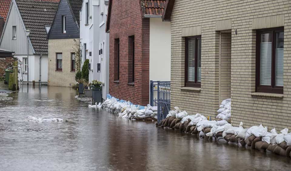 გადაუღებელი წვიმის გამო გერმანიისა და საფრანგეთის ცალკეულ რეგიონებში წყალდიდობის საფრთხე კვლავ არსებობს, რის გამოც მოსახლეობას აფრთხილებენ