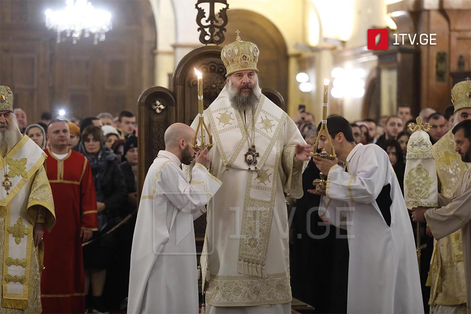 საშობაო ლიტურგია სამების საკათედრო ტაძარში [ფოტო]