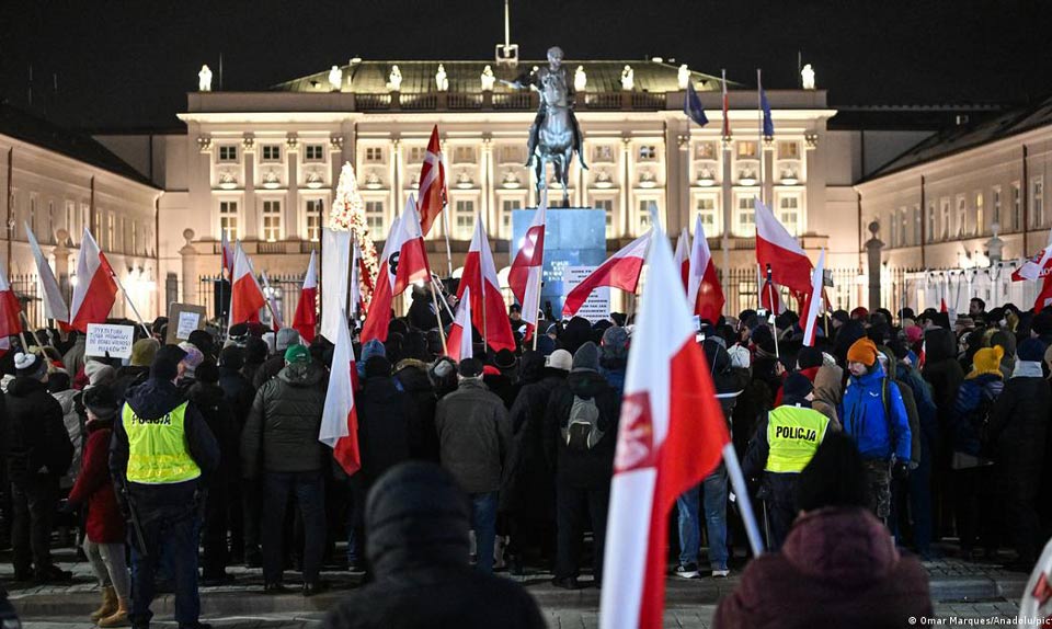 პოლონეთის პოლიციამ უფლებამოსილების ბოროტად გამოყენებისთვის მსჯავრდებული შინაგან საქმეთა ყოფილი მინისტრი და ყოფილი სახელმწიფო მდივანი პრეზიდენტის სასახლეში დააკავა