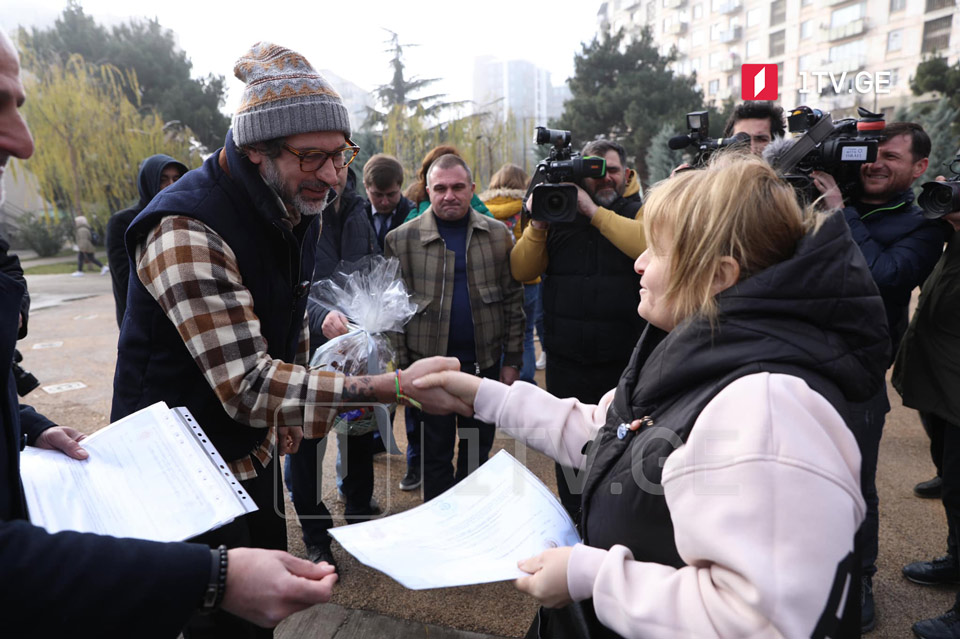 საცხოვრებელი ფართები სიმბოლურ ფასად სამგორის რაიონში მცხოვრებ 23 ოჯახს დაუკანონდა