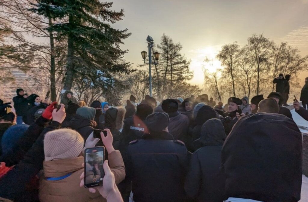 რუსეთის ქალაქ უფაში დაპატიმრებული ეკოაქტივისტის, ფაილ ალსინოვის მხარდამჭერებმა საპროტესტო აქცია გამართეს