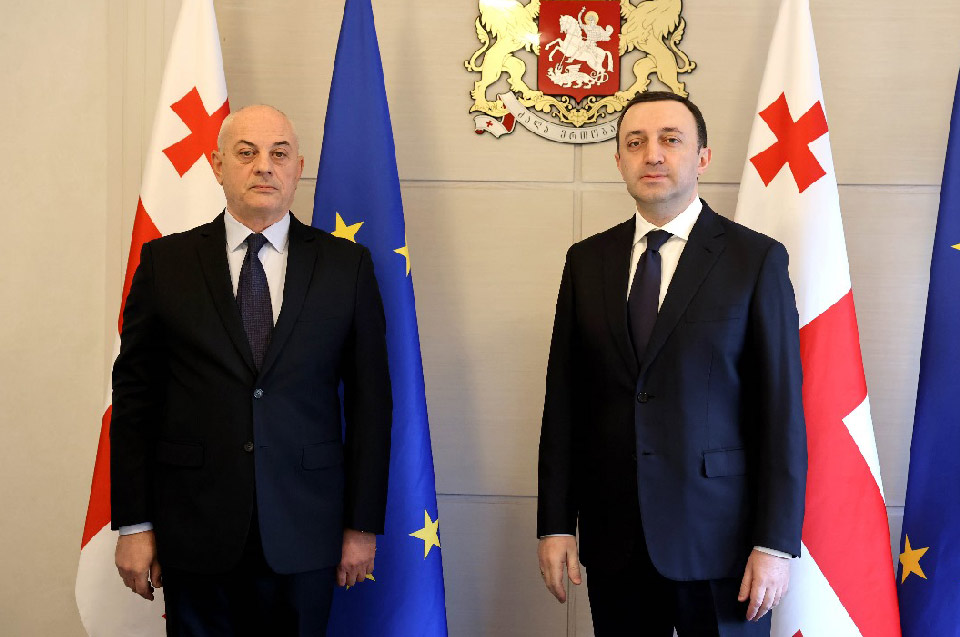 ირაკლი ღარიბაშვილი ჩინეთის სახალხო რესპუბლიკაში საქართველოს ახლად დანიშნულ ელჩს, პაატა კალანდაძეს შეხვდა
