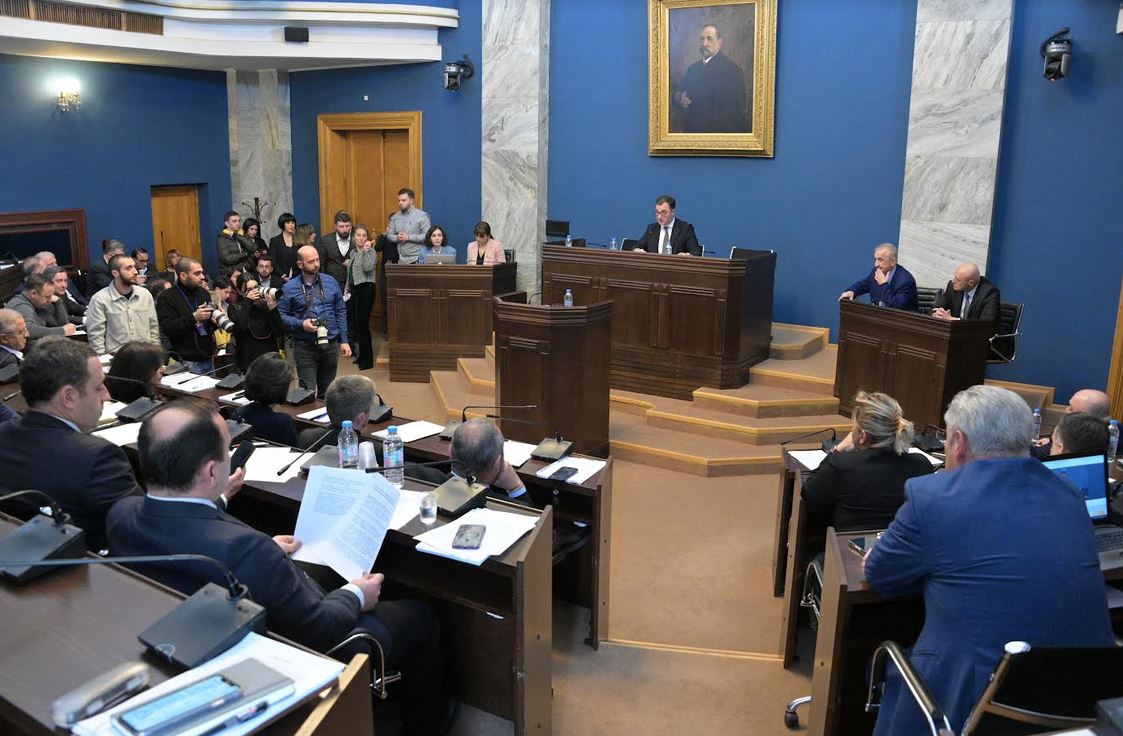 კომიტეტების გაერთიანებულ სხდომაზე ეკონომიკური გუნდის მინისტრობის კანდიდატებისთვის ნდობის გამოცხადებას მხარი დაუჭირეს