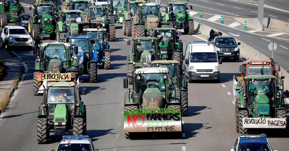 ესპანეთში ფერმერებმა საავტომობილო გზები გადაკეტეს