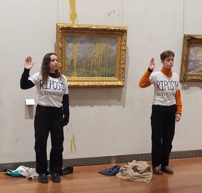 ლიონის სახვითი ხელოვნების მუზეუმში ორმა აქტივისტმა კლოდ მონეს ნახატს, „გაზაფხული“ წვნიანი შეასხა