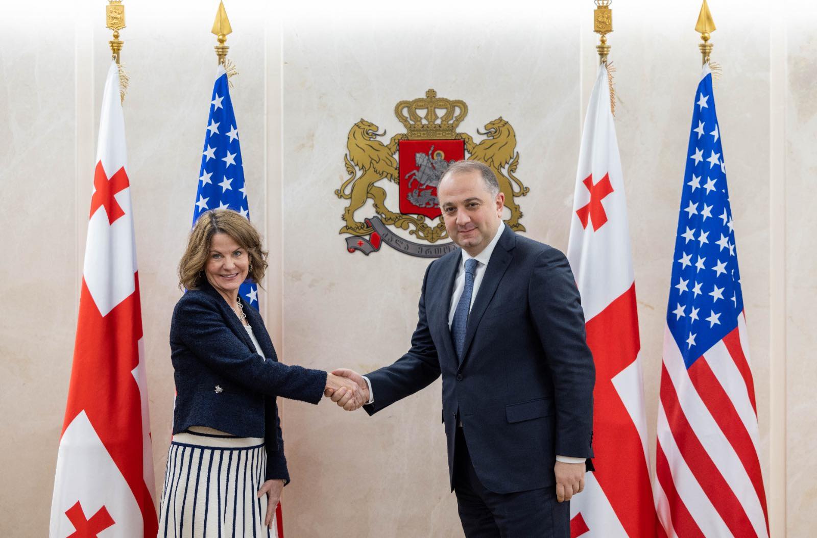 ირაკლი ჩიქოვანი რობინ დანიგანს შეხვდა