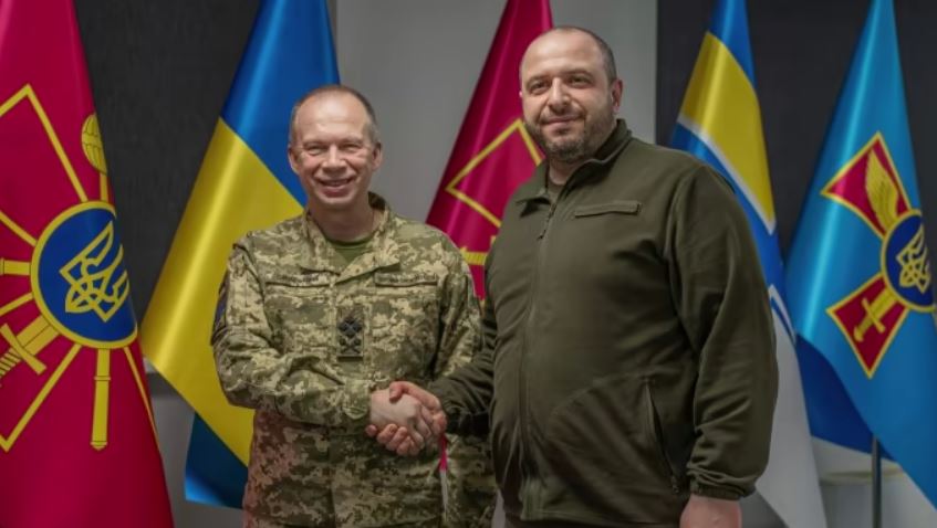 ვოლოდიმირ ზელენსკი აცხადებს, რომ უკრაინის შეიარაღებული ძალების ახალი მთავარსარდალი ალექსანდრ სირსკი და თავდაცვის მინისტრი რუსტემ უმეროვი ფრონტის ცხელ წერტილებში იმყოფებოდნენ