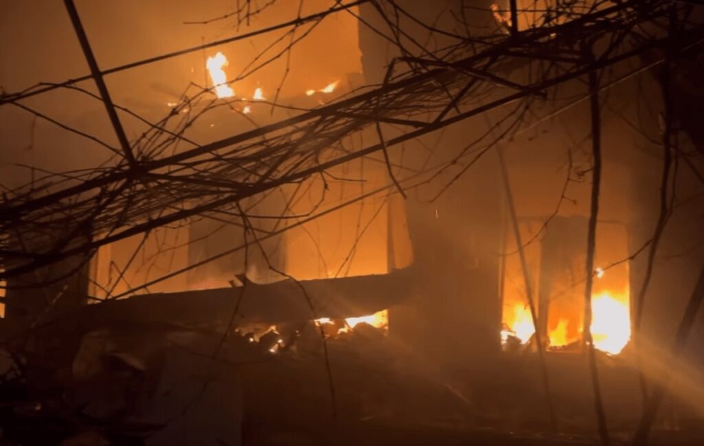 მედიის ცნობით, რუსეთის საოკუპაციო ძალების მიერ ქალაქ ოდესის დაბომბვის შედეგად სამი ადამიანი დაიღუპა