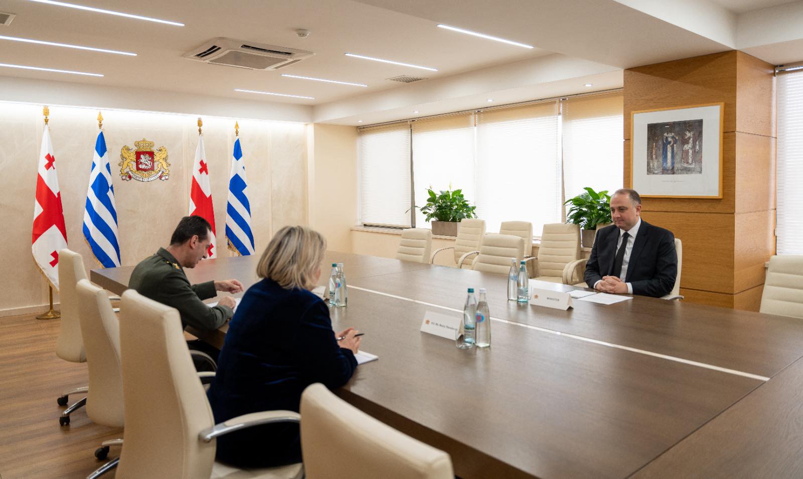 ირაკლი ჩიქოვანი საბერძნეთის ელჩსა და თავდაცვის ატაშეს შეხვდა
