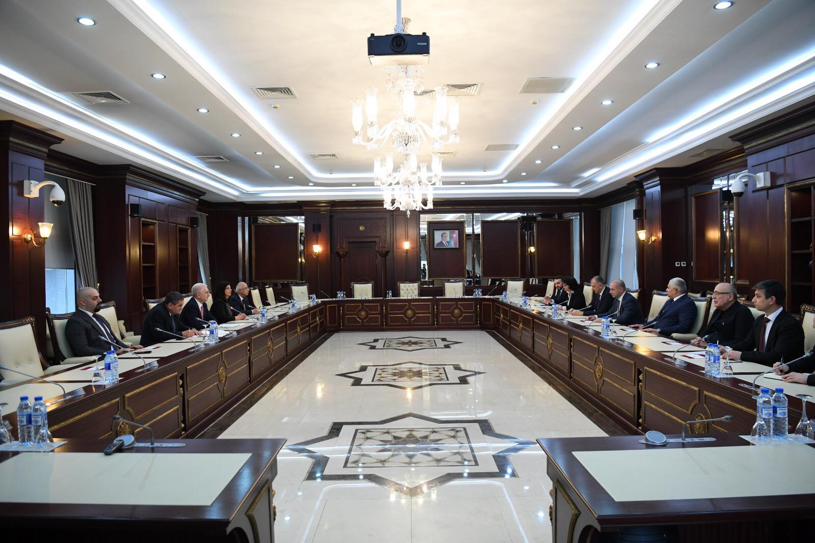 საქართველოს პარლამენტის დელეგაცია, გივი მიქანაძის ხელმძღვანელობით, აზერბაიჯანში შეხვედრებს მართავს