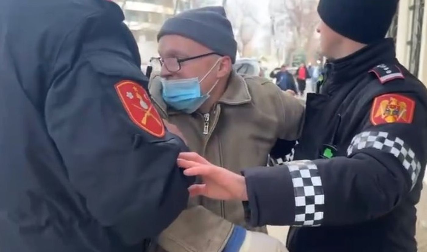 მოლდოვის დედაქალაქში, რუსეთის საელჩოს, სადაც საპრეზიდენტო არჩევნებზე ხმის მიცემა მიმდინარეობს, „მოლოტოვის კოქტეილები“ ესროლეს