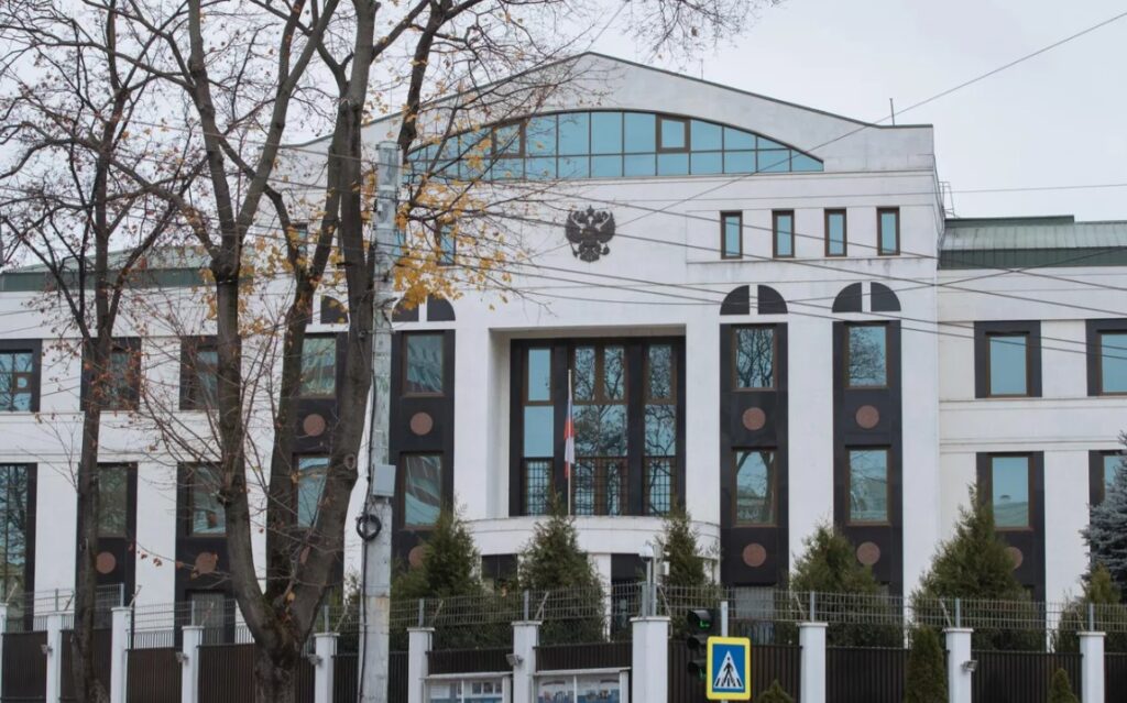 მოლდოვამ დნესტრისპირეთის რეგიონში რუსეთის საპრეზიდენტო არჩევნების ჩატარების გამო რუსეთის საელჩოს თანამშრომელი პერსონა ნონ გრატად გამოცხადდა
