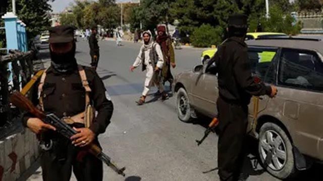 ავღანეთის ქალაქ ყანდაარში თვითმკვლელმა ტერორისტმა ბანკის წინ თავი აიფეთქა, დაიღუპა სამი და დაშავდა 12 ადამიანი