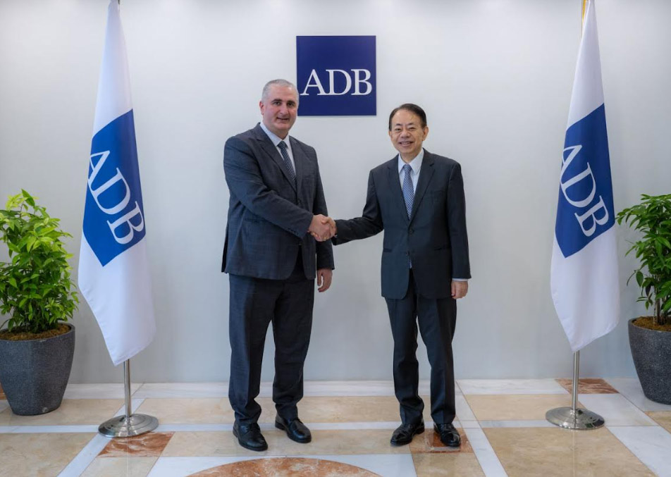 საქართველოს ფინანსთა მინისტრი ლაშა ხუციშვილი აზიის განვითარების ბანკის (ADB) პრეზიდენტს, მასაცუგუ ასაკავას შეხვდა