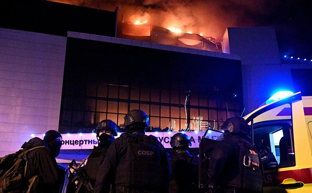 რუსეთის საგარეო საქმეთა სამინისტრომ „კროკუს სითი ჰოლზე“ თავდასხმა ტერაქტად შეაფასა, სპეცრაზმმა შენობაზე შტურმი დაიწყო