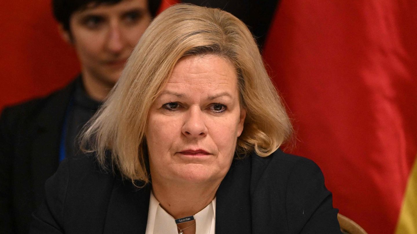 გერმანიის შინაგან საქმეთა მინისტრი აცხადებს, რომ რუსეთი აგრძელებს ჰიბრიდულ ომს ევროპის წინააღმდეგ დეზინფორმაციისა და მიგრანტების დახმარებით