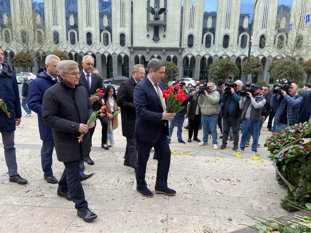 ლიეტუვის საელჩო - ეროვნული ერთიანობის დღეს ლიეტუვა კვლავაც დგას საქართველოს გვერდით, მხარს უჭერს საქართველოს სუვერენიტეტსა და ტერიტორიულ მთლიანობას