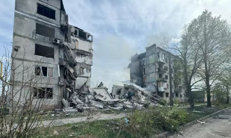 მედიის ცნობით, დონეცკის რეგიონში რუსეთის თავდასხმის შედეგად, სულ მცირე, სამი ადამიანი დაიღუპა და ოთხი დაშავდა