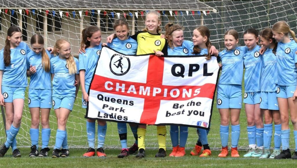 ინგლისში გოგონათა გუნდმა ბიჭების ჩემპიონატი წაუგებლად მოიგო #1TVSPORT