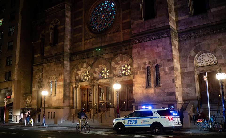ნიუ იორკის პოლიციაში სულ მცირე სამ სინაგოგასა და მუზეუმში ბომბის არსებობის შესახებ ცრუ შეტყობინებები შევიდა