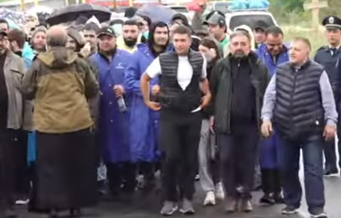 სომხური მედიის ცნობით, აზერბაიჯანთან სახელმწიფო საზღვრის დემარკაციის პროცესში ცალმხრივი დათმობის წინააღმდეგ მიმართული საპროტესტო მსვლელობის მონაწილეები ერევანში ჩავიდნენ