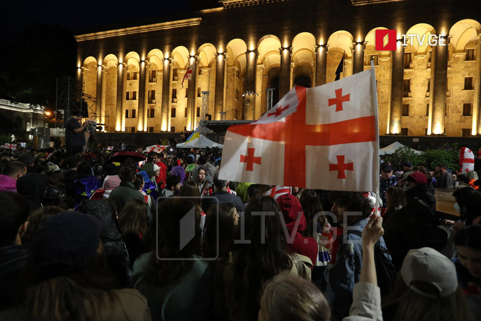 პარლამენტთან საპროტესტო აქცია მიმდინარეობს