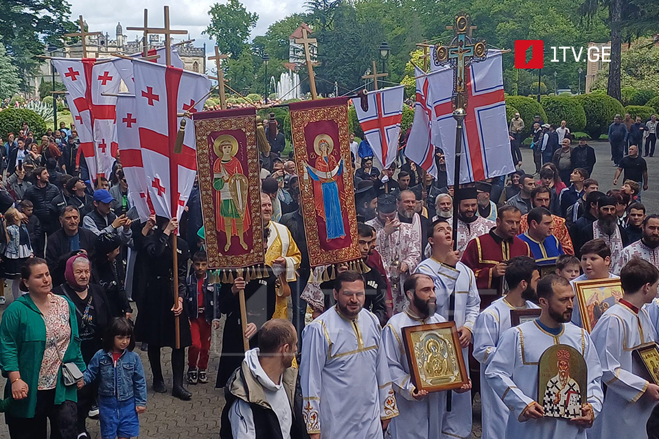 ოჯახის სიწმინდის დღესთან დაკავშირებით მსვლელობა ზუგდიდშიც გაიმართა