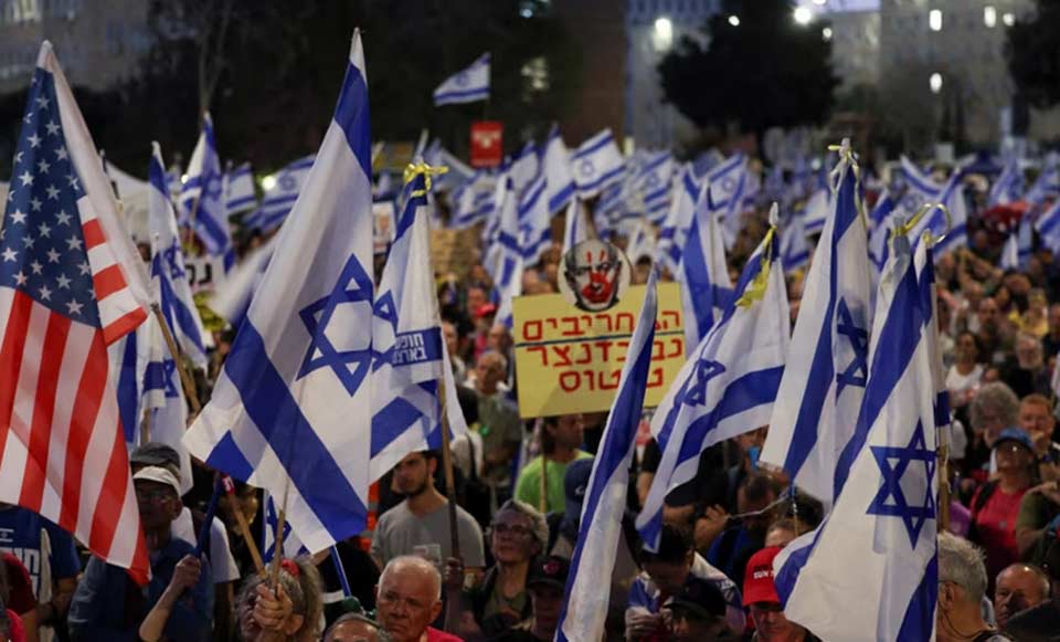 ისრაელში მთავრობის შეცვლის მოთხოვნით ათასობით ადამიანი შეიკრიბა