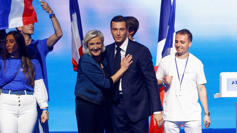 საფრანგეთის ულტრამემარჯვენე ეროვნული მოძრაობის თავმჯდომარე ამომრჩევლებს მოუწოდებს, მის პარტიას აბსოლუტური უმრავლესობით მისცენ ხმა