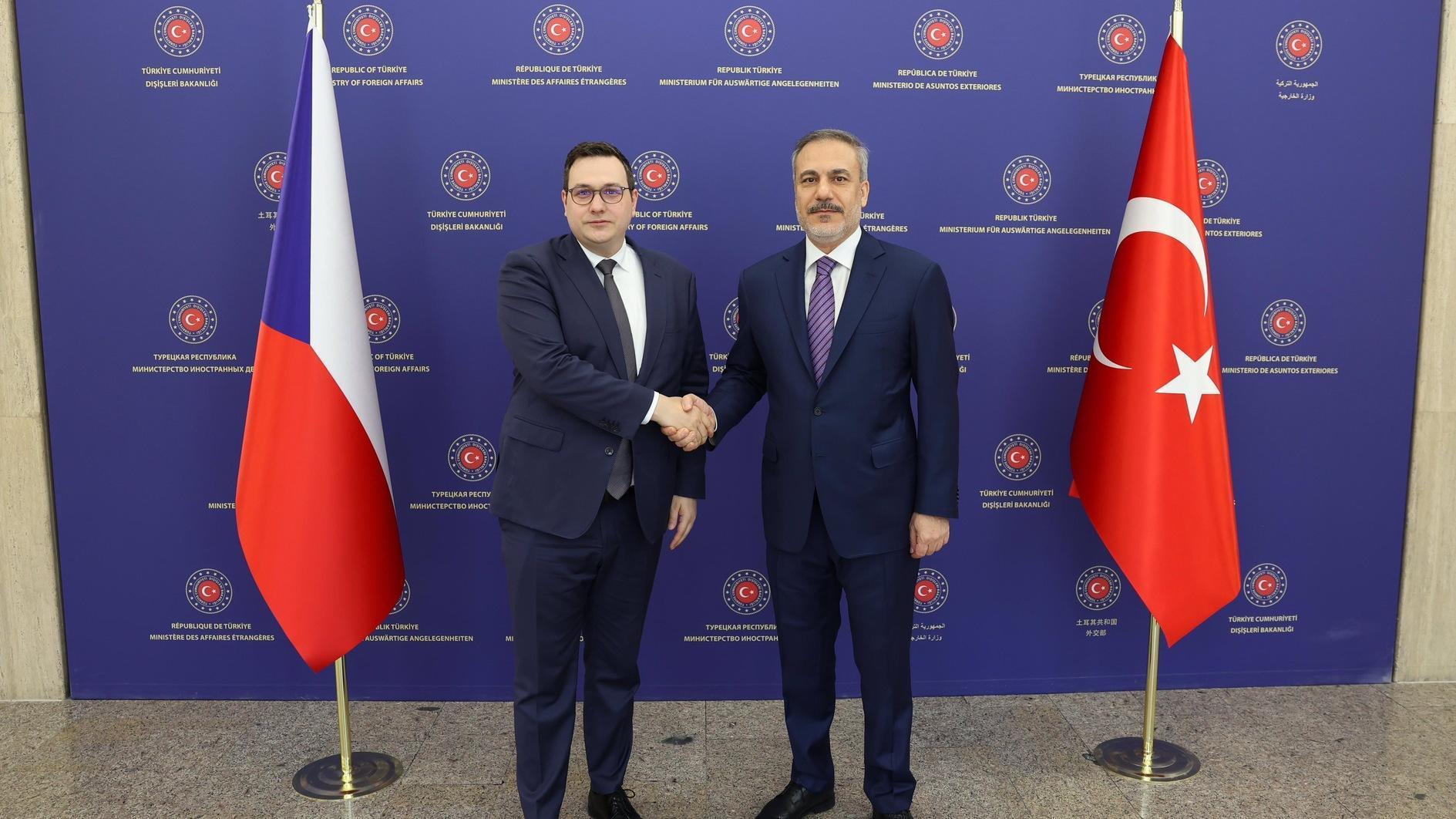 თურქეთის საგარეო საქმეთა მინისტრი - უკრაინასა და ღაზაში შეიარაღებული კონფლიქტების გაგრძელება გლობალური ომისა და მასობრივის განადგურების იარაღის გამოყენების რისკებს აჩენს