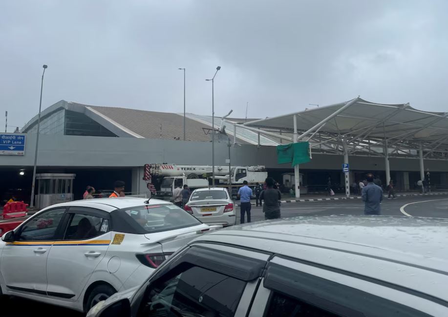 ინდოეთში ძლიერი წვიმისა და ქარის შედეგად ნიუ დელის აეროპორტში სახურავი ჩამოინგრა, დაიღუპა, სულ მცირე, ერთი ადამიანი