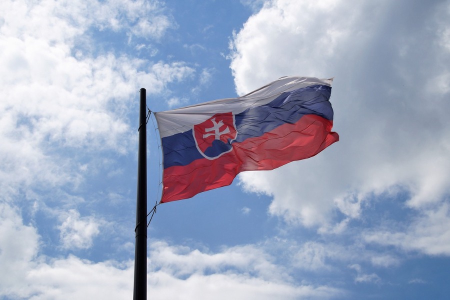 ევროკომისია სლოვაკეთს აფრთხილებს, არ მიიღოს კანონი, რომელიც არასამთავრობოებს უცხოური მხარდაჭერის ორგანიზაციებად დარეგისტრირებას ავალდებულებს