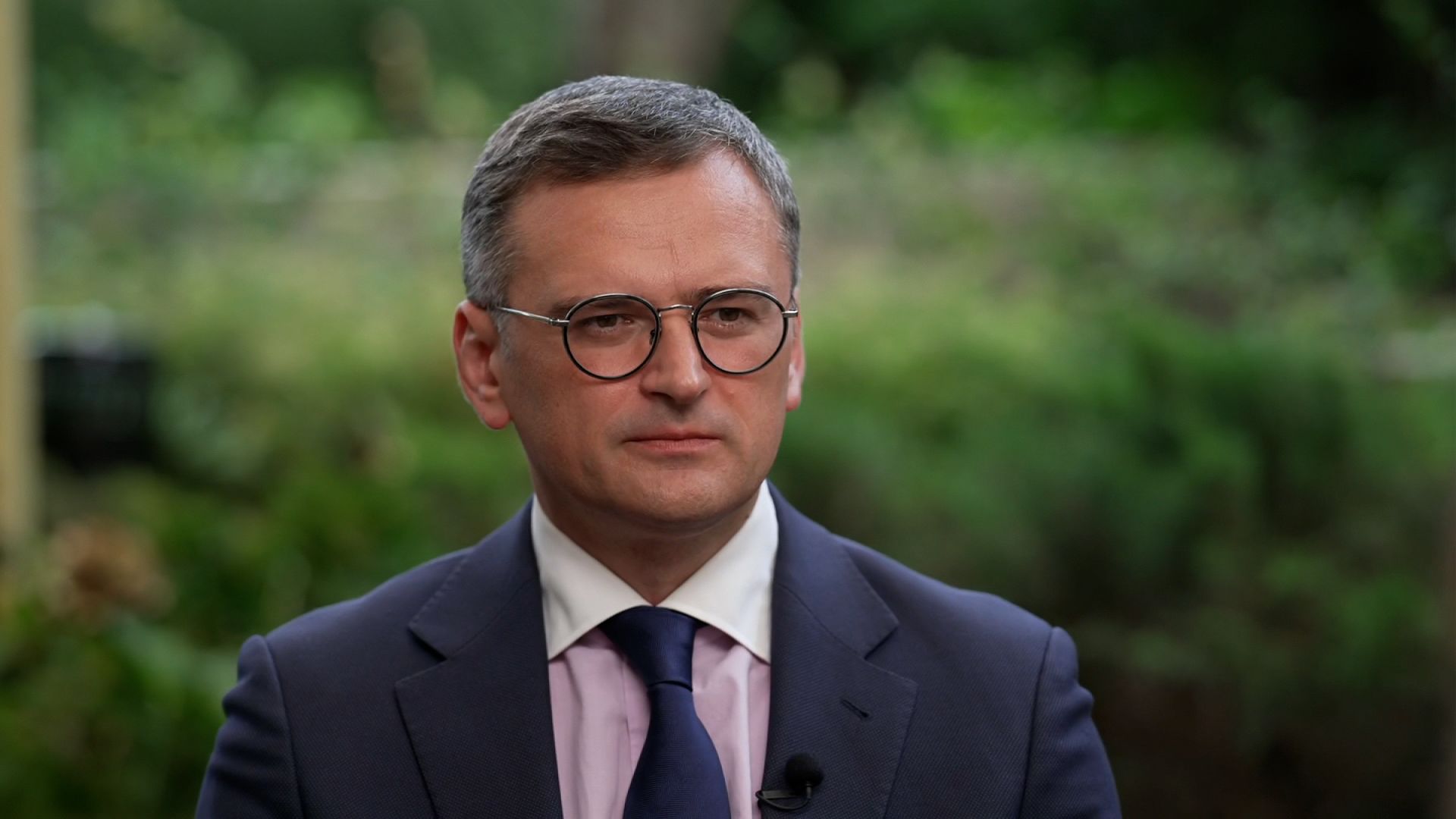 დმიტრო კულება აცხადებს, რომ უკრაინა, სავარაუდოდ, ახლო მომავალში ნატო-ს წევრი ვერ გახდება, ამიტომ უსაფრთხოების ალტერნატიული გარანტიების განხილვაა საჭირო