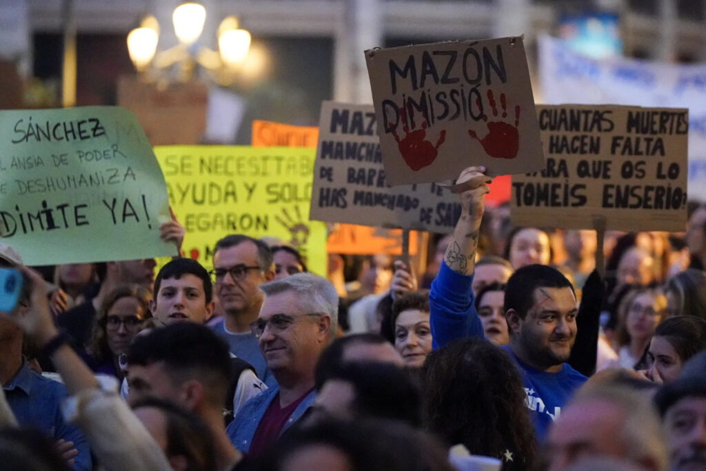 ვალენსიაში რეგიონის ლიდერის, კარლოს მაზონის გადადგომის მოთხოვნით საპროტესტო აქცია გაიმართა