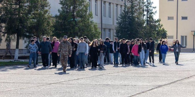 საქართველოს თავდაცვის ძალების მე-6 საარტილერიო ბრიგადაში სკოლის მოსწავლეებს უმასპინძლეს